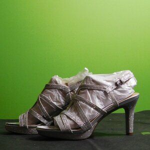 7 SIZE Naturalizer Women's Baylor Sandal Silver